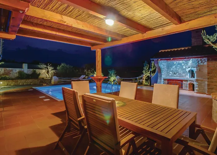 3 Bedroom Awesome In Nerezine