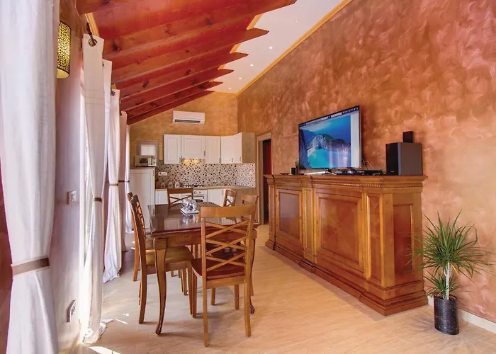 Tatil Evi 3 Bedroom Awesome In Nerezine