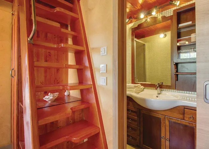 Tatil Evi 3 Bedroom Awesome In Nerezine
