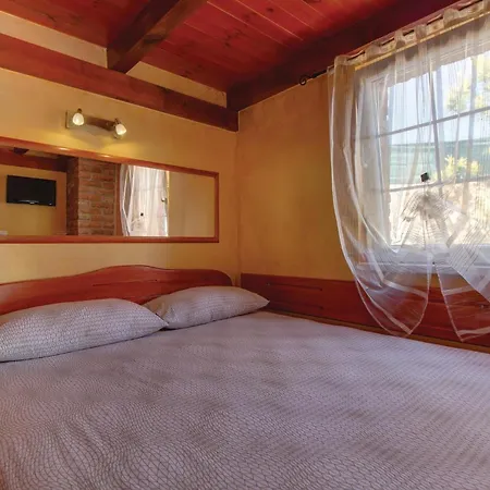 3 Bedroom Awesome Home In Nerezine Ferienhaus *
