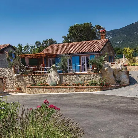 3 Bedroom Awesome In Prázdninový dům *