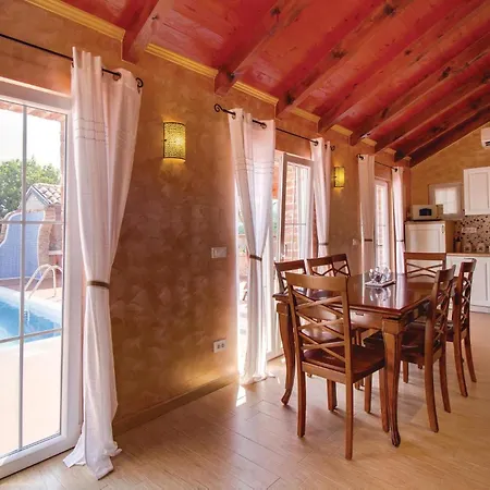 Prázdninový dům 3 Bedroom Awesome In Nerezine