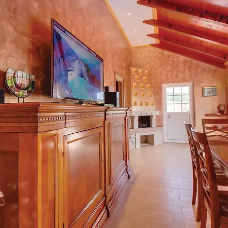 3 Bedroom Awesome In Prázdninový dům Nerezine