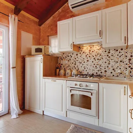 Prázdninový dům 3 Bedroom Awesome In *