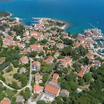 Vikendica Beach Front Home In Nerezine *