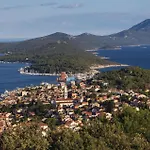 Beach Front Home In Nerezine Vikendica